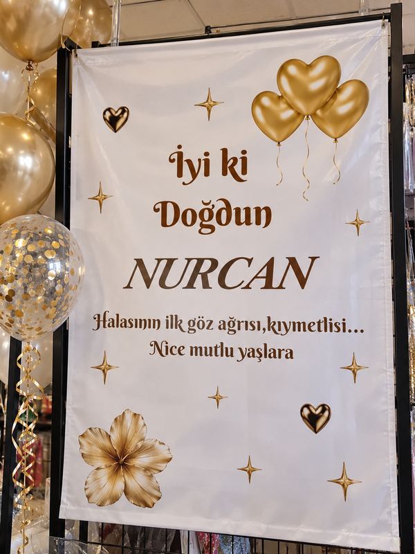 Altın balon ve yıldız detaylı doğum günü afişi, mağazamızda basılmış branda örneği